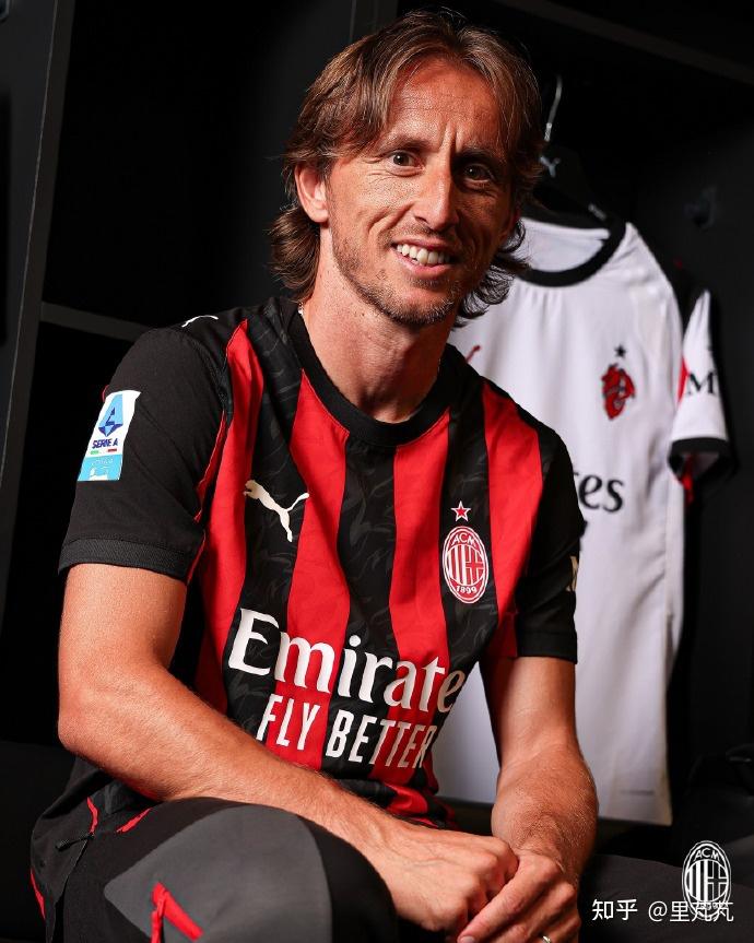 德容：要以世界杯能夺冠心态参加这项赛事，我们也相信这一点