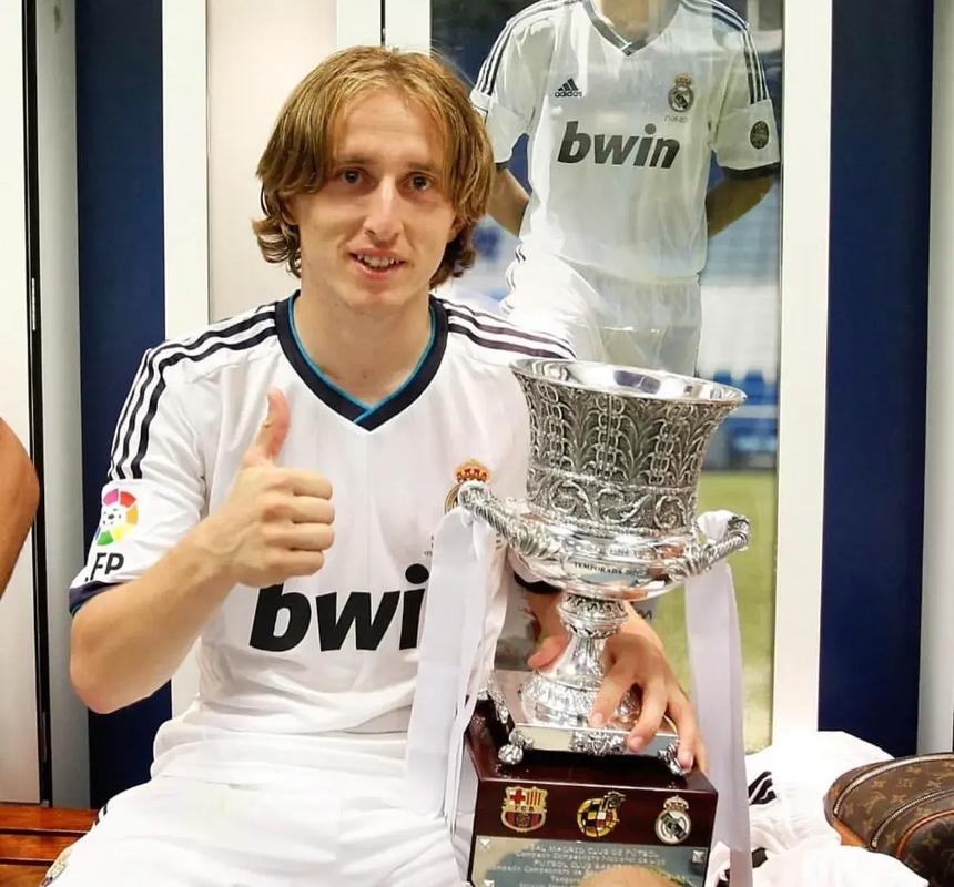 牌九反诈：揭秘“记号牌”在骨牌边缘细微裂缝中的应用。（牌九反作弊：骨牌边缘微裂纹“记号牌”手法曝光）